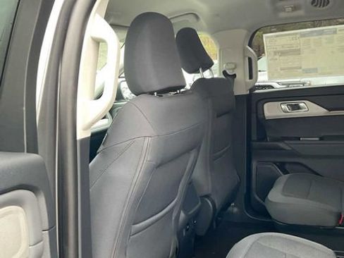 Used 2026 Ford Explorer Active AWD/4WD image 38