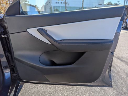 Used 2022 Tesla Model Y Performance image 34