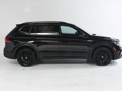 Used 2022 Volkswagen Tiguan SE R-Line image 3