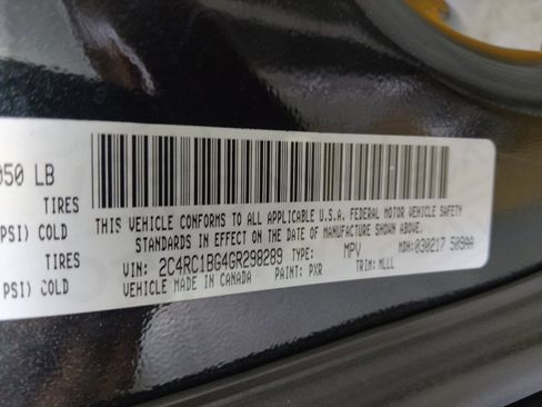 Used 2016 Chrysler Town & Country Touring image 33