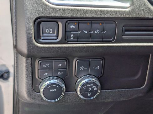 Used 2024 GMC Yukon SLT AWD/4WD image 25