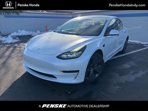 Used 2023 Tesla Model 3 Standard Range image 1