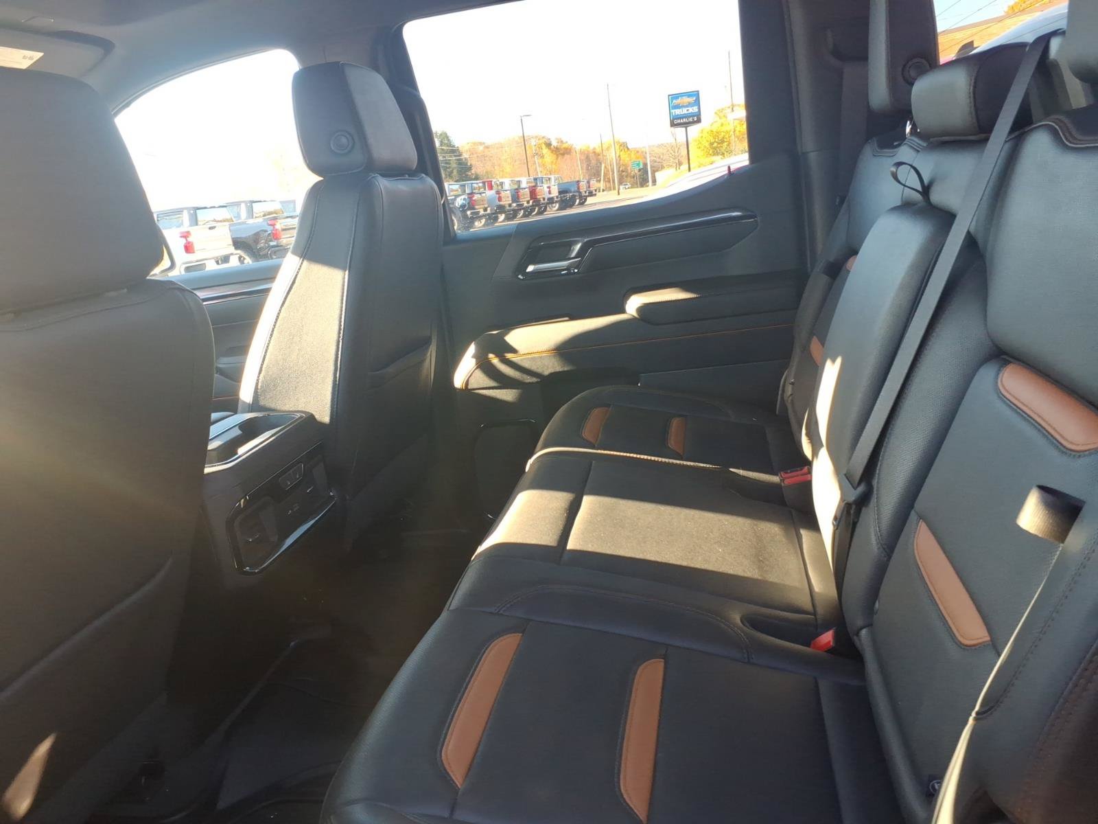 Used 2023 GMC Sierra 1500 AT4 AWD/4WD image 8