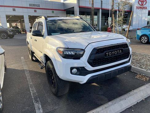 Used 2020 Toyota Tacoma SR5 w/ Technology Package image 2
