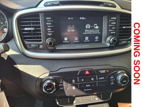 Used 2017 Kia Sorento AWD w/ LX Convenience Package image 12