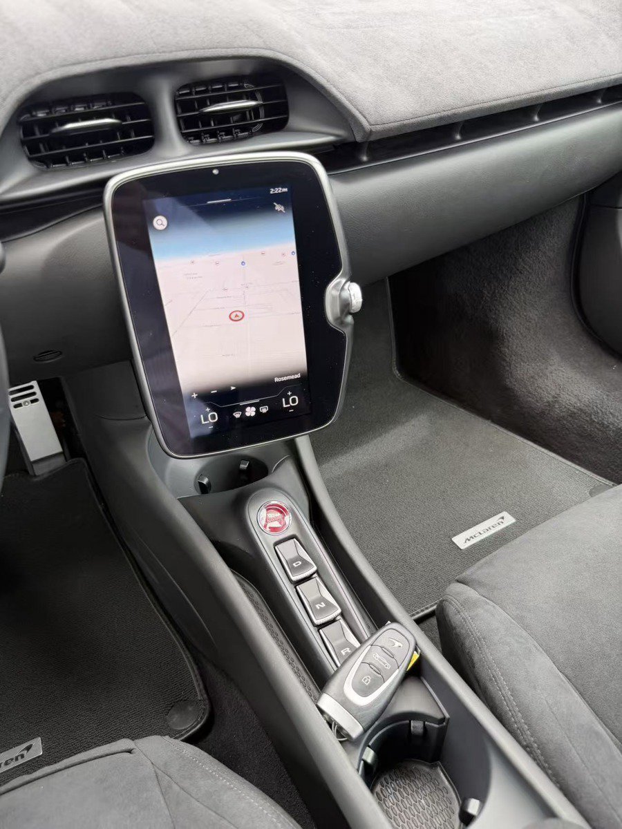 Used 2023 McLaren Artura RWD image 11