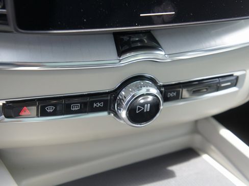 New 2026 Volvo XC60 B5 Ultra w/ Protection Package Premier image 15