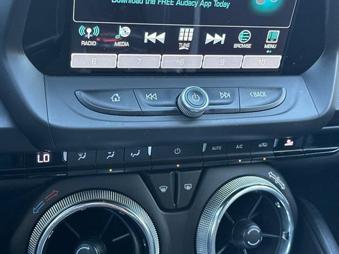 Used 2018 Chevrolet Camaro SS image 21