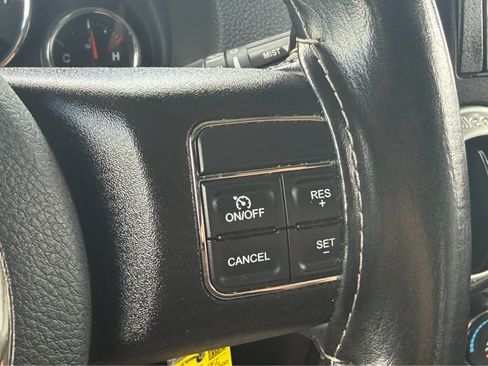 Used 2018 Jeep Wrangler Unlimited Sahara AWD/4WD image 15