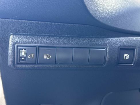 Used 2022 Toyota Corolla LE w/ Premium Interior Package FWD image 23