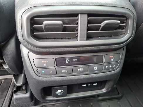 Used 2025 Honda Pilot Elite image 11