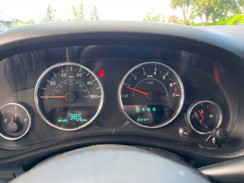 Used 2018 Jeep Wrangler Unlimited Sahara AWD/4WD image 16