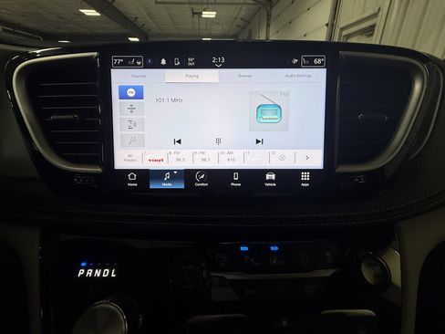 Used 2024 Chrysler Pacifica Touring-L image 28