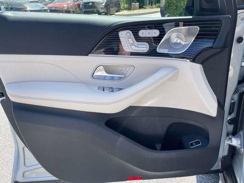 Used 2024 Mercedes-Benz GLS 450 4MATIC image 17