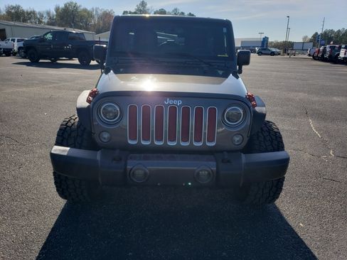Used 2016 Jeep Wrangler Unlimited Sahara image 7
