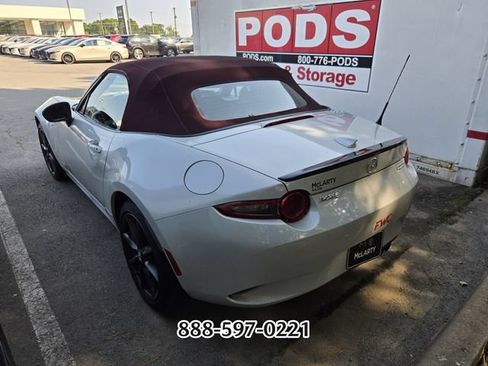 Used 2018 MAZDA MX-5 Miata Club RWD image 2