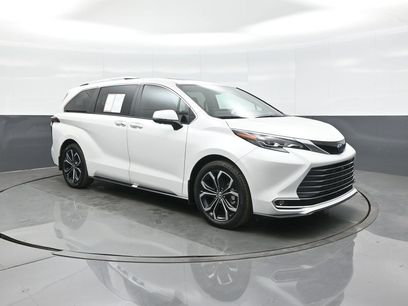 Certified 2025 Toyota Sienna Platinum