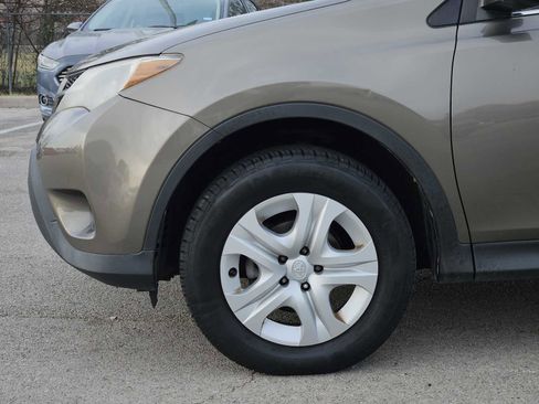 Used 2015 Toyota RAV4 LE image 8