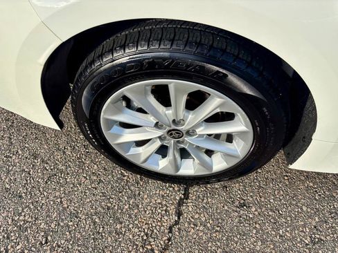 Used 2020 Toyota Corolla LE image 30