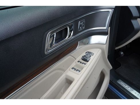 Used 2019 Ford Explorer Limited w/ Ford Safe & Smart Package image 18