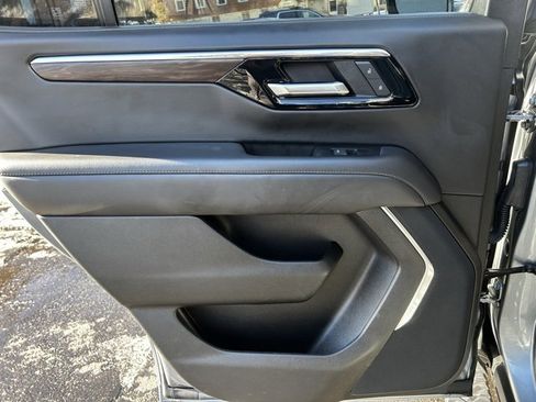 Certified 2025 Chevrolet Tahoe Z71 image 18