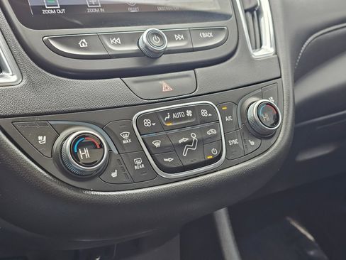 Used 2017 Chevrolet Malibu Premier w/ Premier Sun and Wheel Package image 9