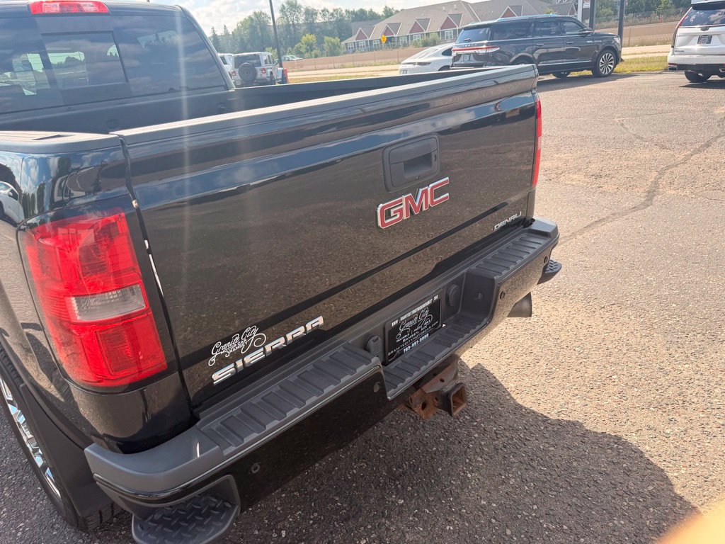 Used 2016 GMC Sierra 2500 Denali w/ Duramax Plus Package AWD/4WD image 22