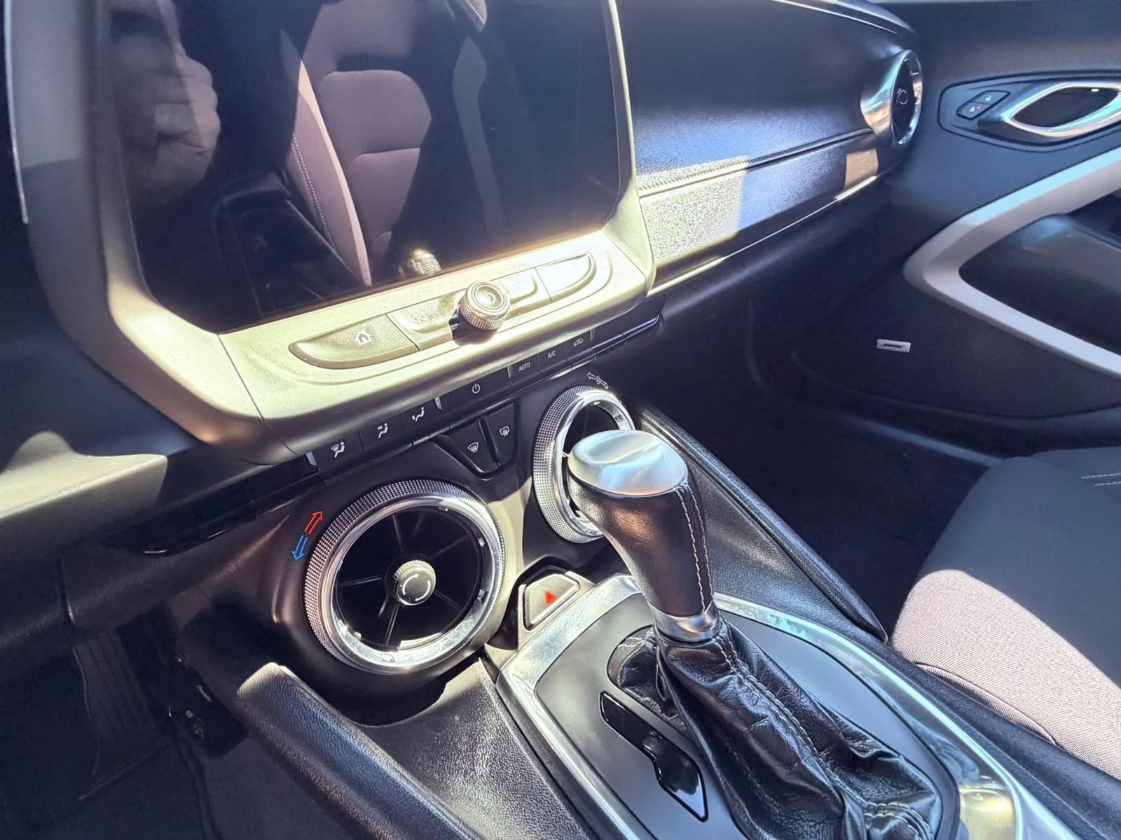 Used 2020 Chevrolet Camaro LT w/ Technology Package RWD image 13