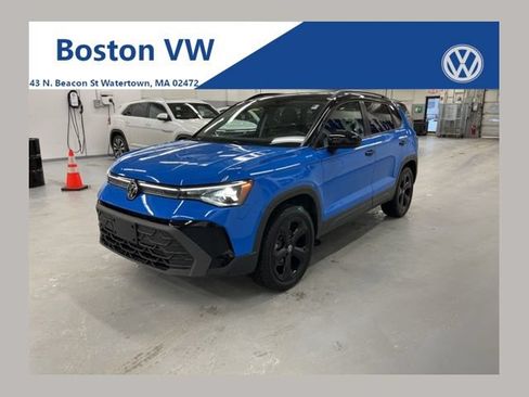Used 2025 Volkswagen Taos SE AWD/4WD image 1