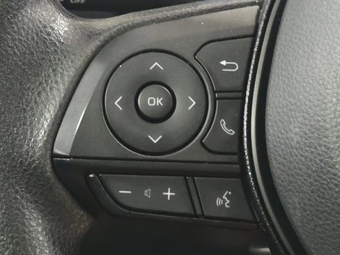 Used 2021 Toyota RAV4 LE image 31