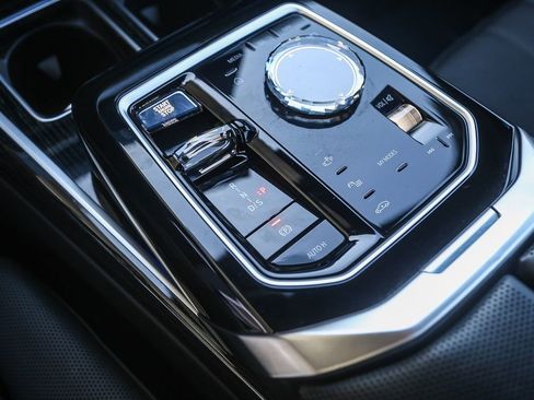 Used 2024 BMW 760i xDrive w/ Premium Package 2 AWD/4WD image 16