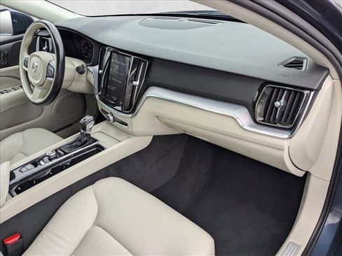 Used 2020 Volvo S60 T5 Momentum image 21