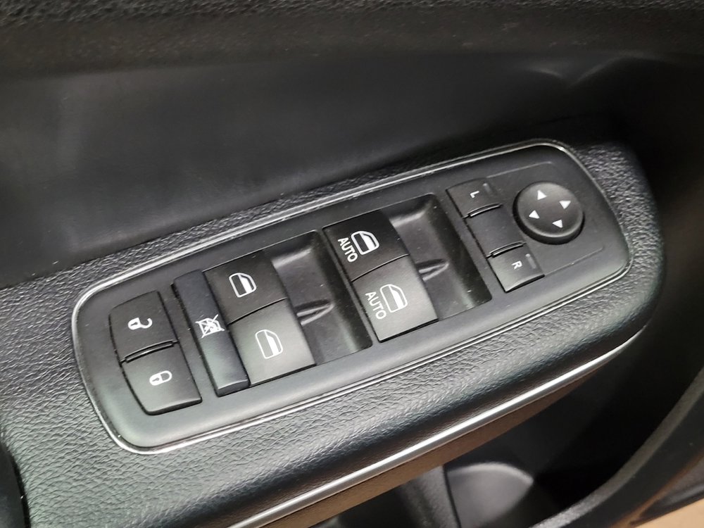 Used 2016 Chrysler 300 Limited RWD image 27