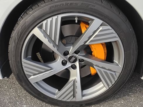 Used 2023 Audi e-tron Prestige w/ Prestige Package image 12