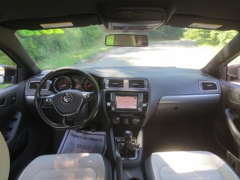 Used 2016 Volkswagen Jetta Sport FWD image 8