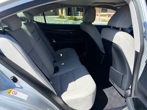 Used 2016 Lexus ES 300h w/ Navigation System Package FWD image 15