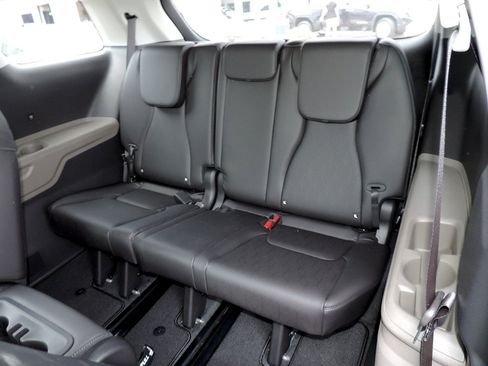New 2026 Kia Carnival FWD image 15