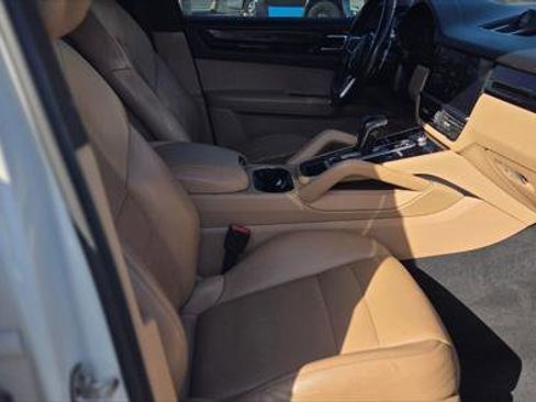 Used 2019 Porsche Cayenne SUV image 21