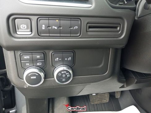 Used 2021 GMC Yukon SLE image 30