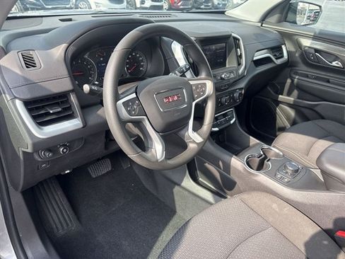 Used 2024 GMC Terrain SLE w/ Driver Convenience Package FWD image 10