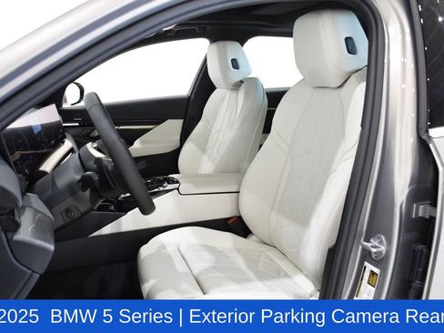 Used 2025 BMW 530i xDrive w/ Premium Package image 21