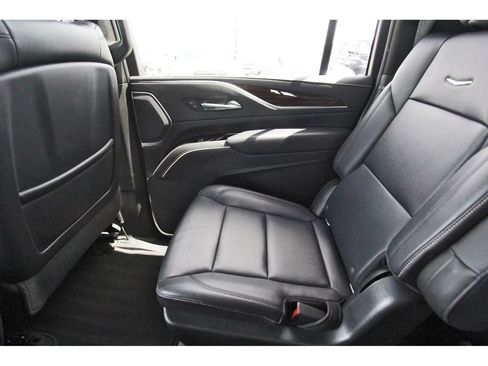 Used 2022 Cadillac Escalade ESV Luxury RWD image 12