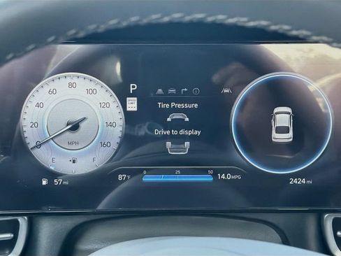 Certified 2025 Hyundai Elantra SEL FWD image 12