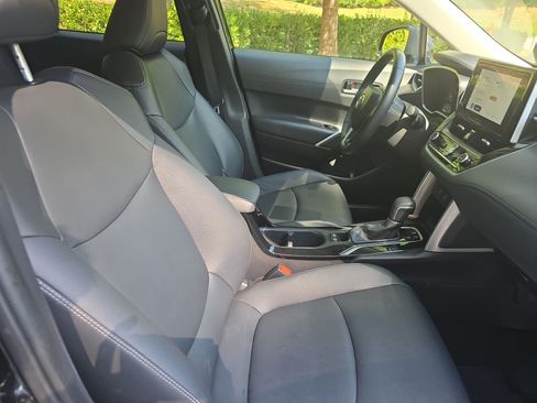 Used 2025 Toyota Corolla Cross XLE FWD image 10