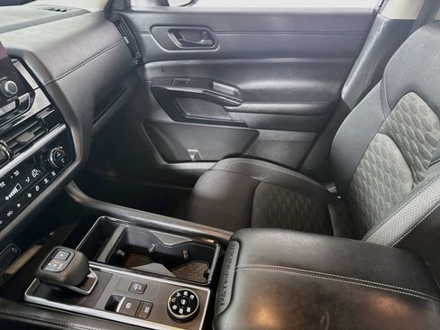 Used 2023 Nissan Pathfinder SV AWD/4WD image 23