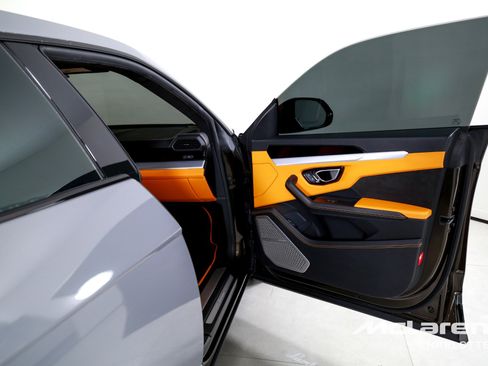 Used 2019 Lamborghini Urus image 26