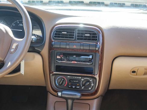 Used 2001 Saturn L-Series L200 image 17