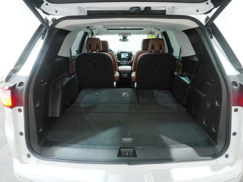 Used 2022 Chevrolet Traverse LS AWD/4WD image 5