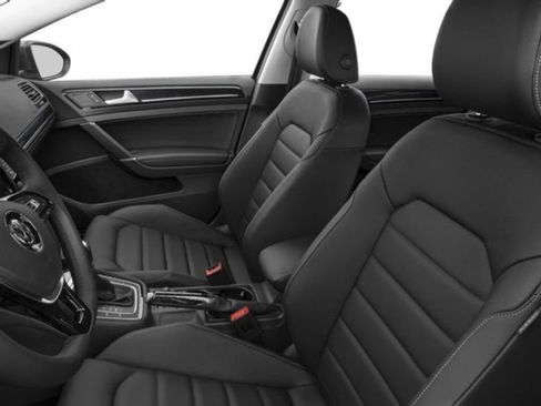 Used 2016 Volkswagen Golf S image 6