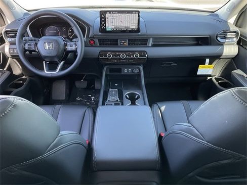 New 2025 Honda Pilot Touring image 11